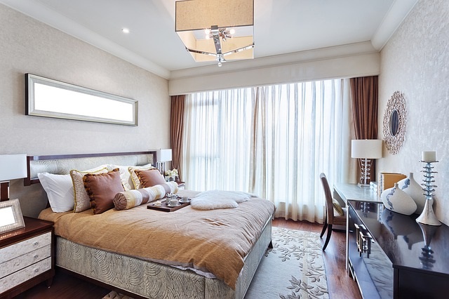 Que estilo os móveis do hotel resort villa têm?