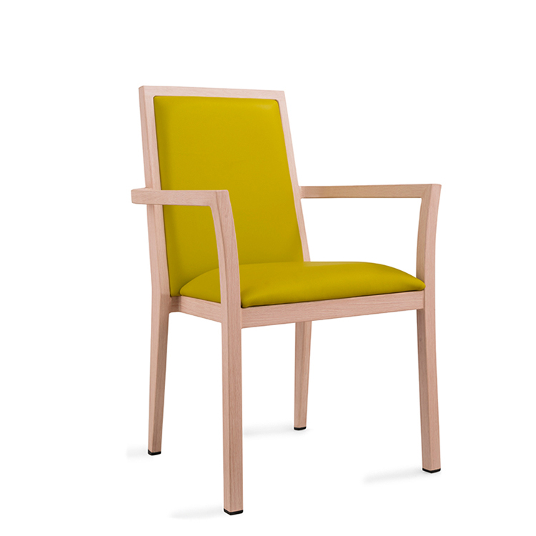 Cadeiras de banquete empilh&aacute;veis ​​de gr&atilde;os de madeira