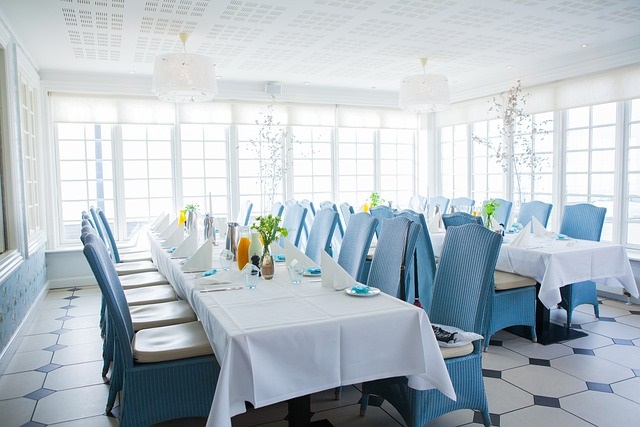 Tipos de cadeiras para banquetes de restaurante