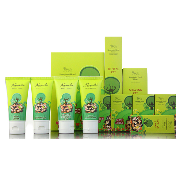 conjunto de comodidades de hotel descart&aacute;veis