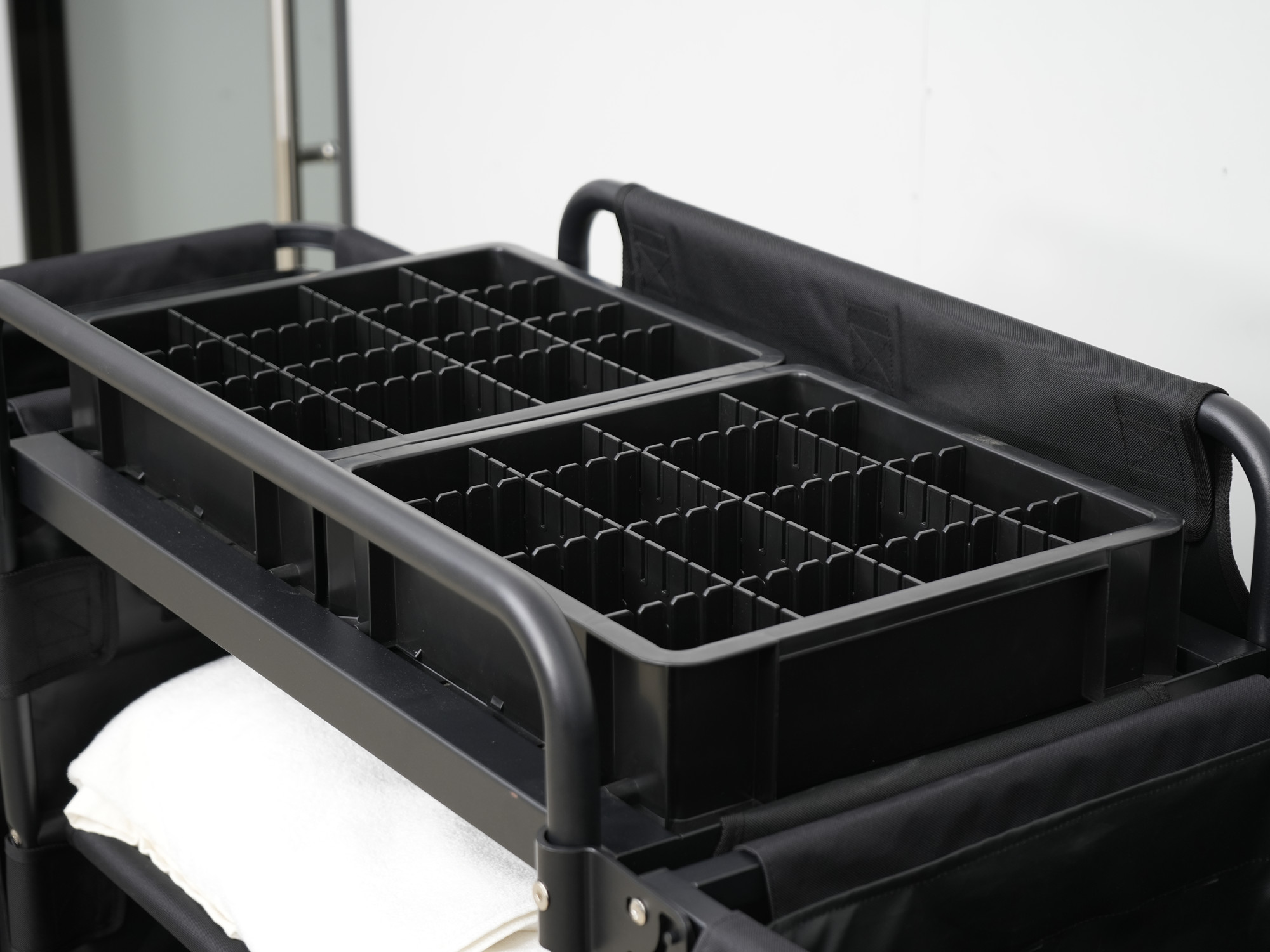 caixa preta para carrinho de limpeza