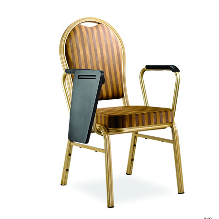 cadeira de alum&iacute;nio com escrivaninha